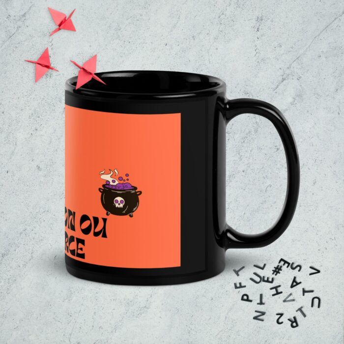 Mug brillant noir "un bonbon ou une farce"